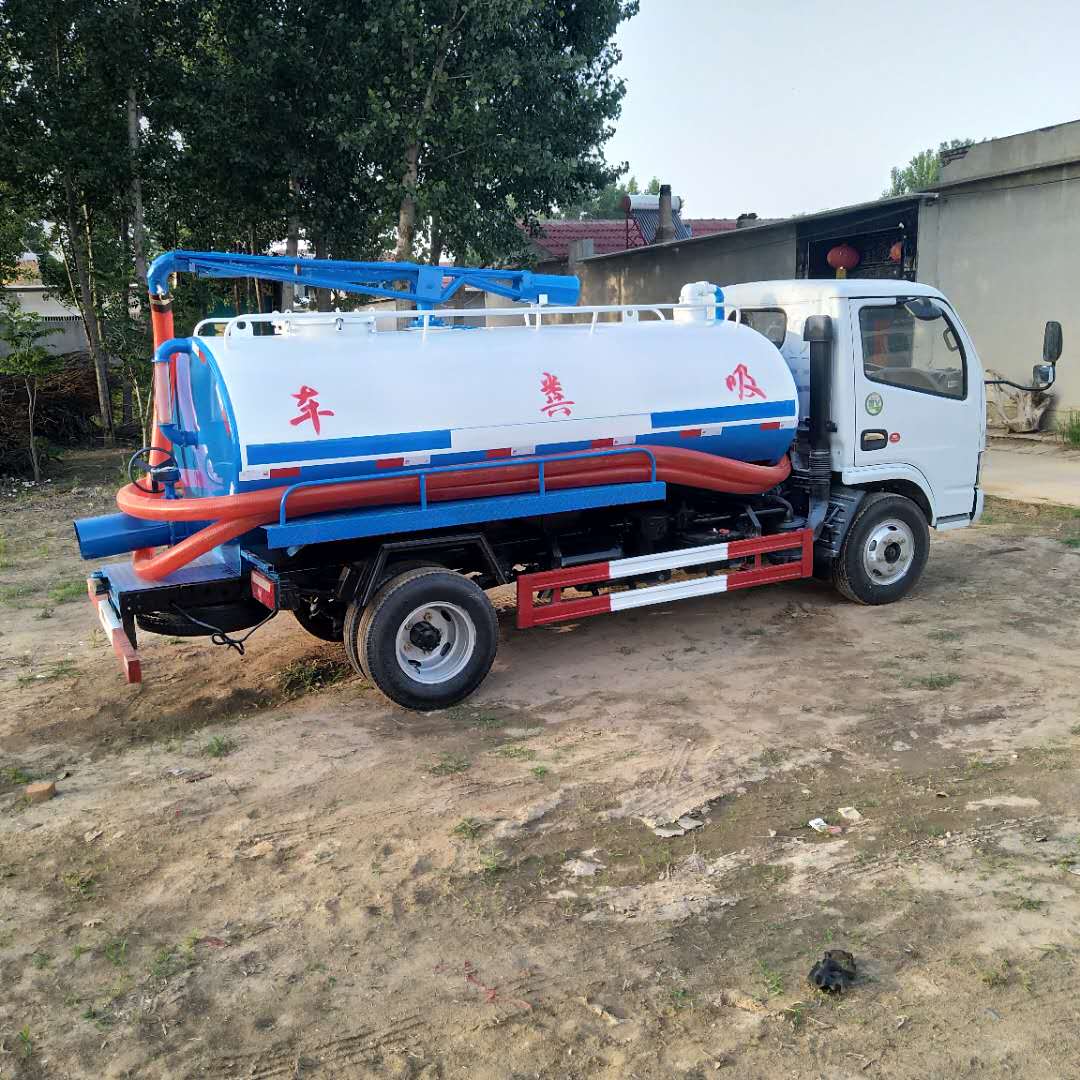 二手吸糞車市場(chǎng)解析 國(guó)五帶手續(xù)、真空吸糞車與無牌車的選購指南